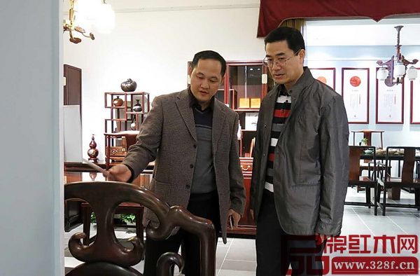 王克就品牌產(chǎn)品科學(xué)化發(fā)展與鄭庭華做了深入交流 王克就品牌產(chǎn)品科學(xué)化發(fā)展與鄭庭華做了深入交流