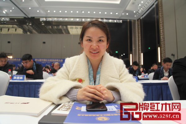 雙洋紅木董事長夫人周益菱出席品牌大會