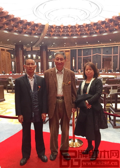 林木軒董事長朱南雄（左）與原故宮博物院文保科技部主任曹靜樓（中）、夫人張麗青在G20峰會主會場留影