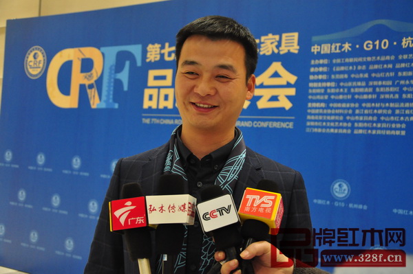 新明紅木總經理杜慶慶接受央視采訪 新明紅木總經理杜慶慶接受央視采訪