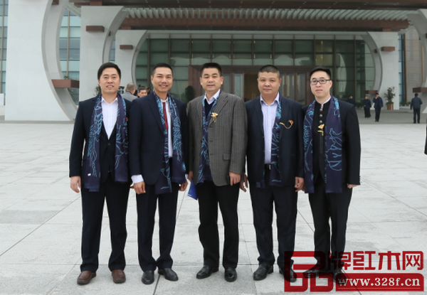 部分政府領導、行業協會領導、產區領導、權威專家于G20峰會舉辦地——杭州國際博覽中心留影 