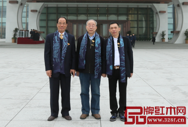 部分政府領導、行業協會領導、產區領導、權威專家于G20峰會舉辦地——杭州國際博覽中心留影 