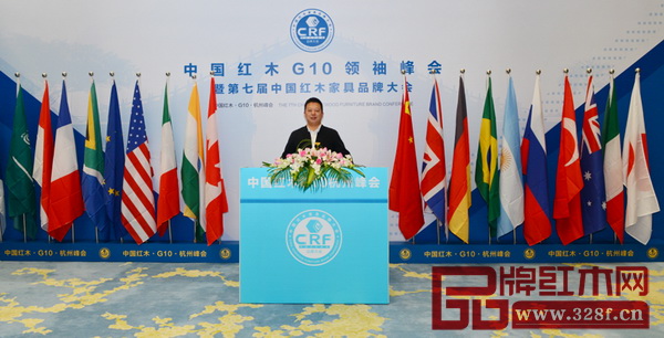 部分政府領導、行業協會領導、產區領導、權威專家、行業精英于中國紅木G10領袖峰會舉辦地留影 