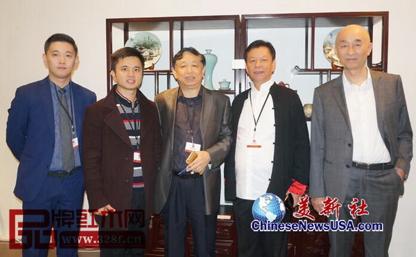洛杉磯藝博會中國國家展得到了當(dāng)?shù)刂髁髅襟w和國際收藏界的密切關(guān)注 洛杉磯藝博會中國國家展得到了當(dāng)?shù)刂髁髅襟w和國際收藏界的密切關(guān)注