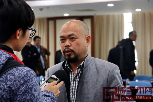 陳正民大師現場接受媒體采訪 陳正民大師現場接受媒體采訪