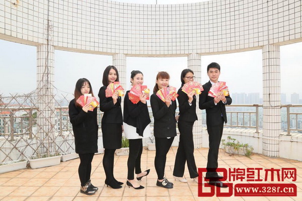 弘木傳媒策劃部全體員工恭祝全國(guó)紅木家具企業(yè)生意興隆,2017年繼續(xù)做更有針對(duì)性的紅木品牌策劃 弘木傳媒策劃部全體員工恭祝全國(guó)紅木家具企業(yè)生意興隆,2017年繼續(xù)做更有針對(duì)性的紅木品牌策劃
