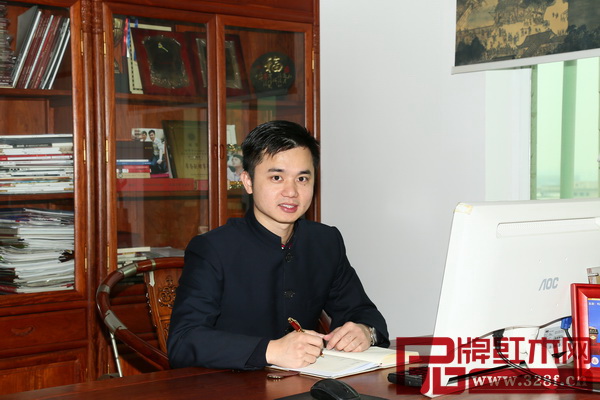 全聯藝術紅木家具專委會執行會長、弘木傳媒CEO林偉華 全聯藝術紅木家具專委會執行會長、弘木傳媒CEO林偉華