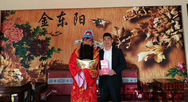 財神爺把財氣帶到金東陽紅木 財神爺把財氣帶到金東陽紅木