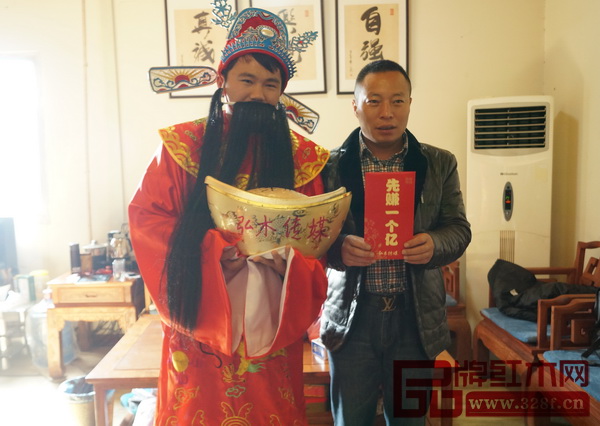 財神爺把財氣帶到百嘉紅木 財神爺把財氣帶到百嘉紅木