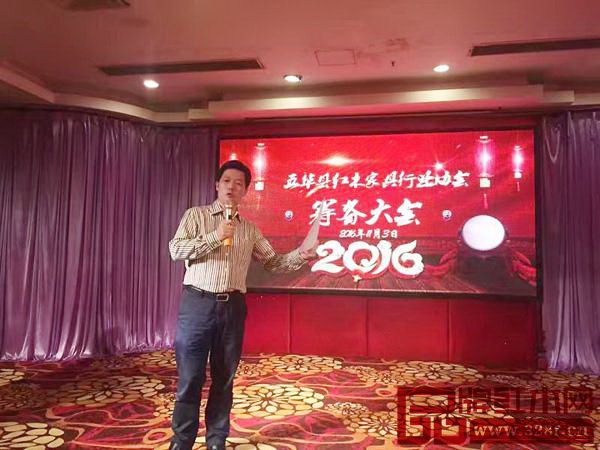 東成紅木董事長張錫復成功當選五華紅木家具協會首任會長 東成紅木董事長張錫復成功當選五華紅木家具協會首任會長