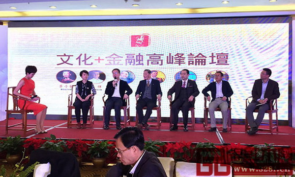 各方代表在紅木文化產業經濟論壇上交流觀點