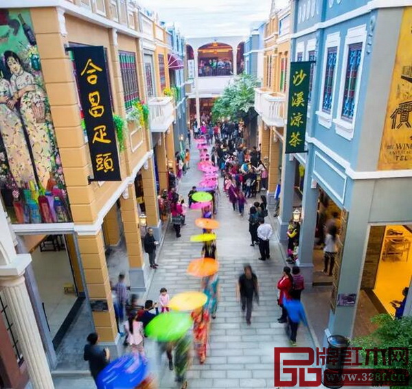 紅博城“文商旅”的融合業態吸引了眾多珠三角地區的商客前來參觀、游玩 紅博城“文商旅”的融合業態吸引了眾多珠三角地區的商客前來參觀、游玩