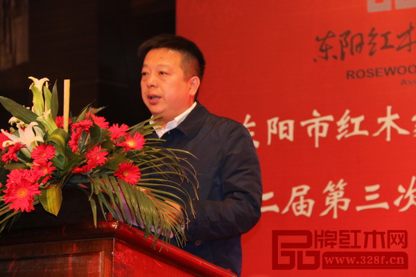 東陽市紅木家具行業(yè)協(xié)會(huì)常務(wù)副會(huì)長張向榮 東陽市紅木家具行業(yè)協(xié)會(huì)常務(wù)副會(huì)長張向榮