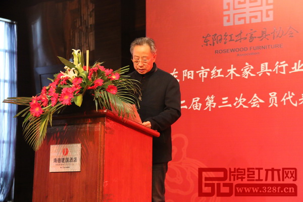 東陽市紅木家具行業(yè)協(xié)會(huì)秘書長曹益民 東陽市紅木家具行業(yè)協(xié)會(huì)秘書長曹益民
