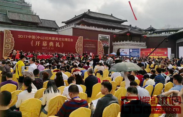 3月13日,2017中國(guó)(中山)紅木家具文化博覽會(huì)在中國(guó)(大涌)紅木文化博覽城隆重開(kāi)幕 3月13日,2017中國(guó)(中山)紅木家具文化博覽會(huì)在中國(guó)(大涌)紅木文化博覽城隆重開(kāi)幕
