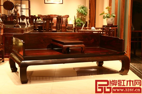 富寶軒《三圍獨板羅漢床》榮獲“2017匠心最美·明清古典家具金獎” 富寶軒《三圍獨板羅漢床》榮獲“2017匠心最美·明清古典家具金獎”