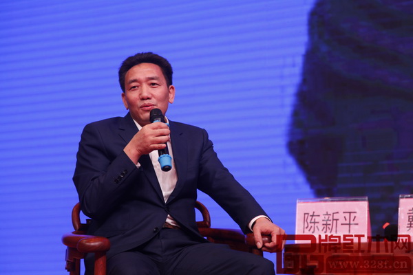 陳新平在論壇中表示,集古韻今將堅定不移推行“全屋定制”,圓夢消費者中式生活訴求 陳新平在論壇中表示,集古韻今將堅定不移推行“全屋定制”,圓夢消費者中式生活訴求