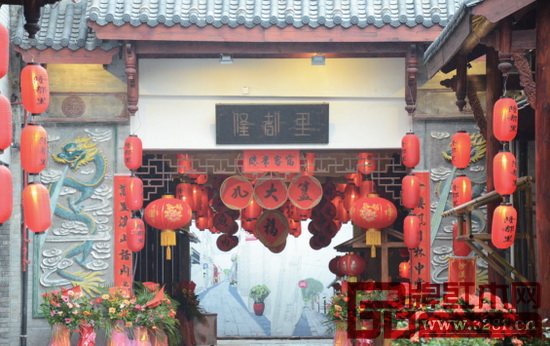 以紅博城新項目“紅博城博物館群落”“隆都里”等業態內容為核心,2017中山紅博會全面增強現場消費體驗、文化體驗,用“文旅”聚攏人氣,推動銷售 以紅博城新項目“紅博城博物館群落”“隆都里”等業態內容為核心,2017中山紅博會全面增強現場消費體驗、文化體驗,用“文旅”聚攏人氣,推動銷售