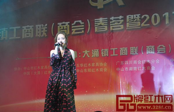 香港演員、歌手鐘欣潼(阿嬌)進行歌唱表演 香港演員、歌手鐘欣潼(阿嬌)進行歌唱表演
