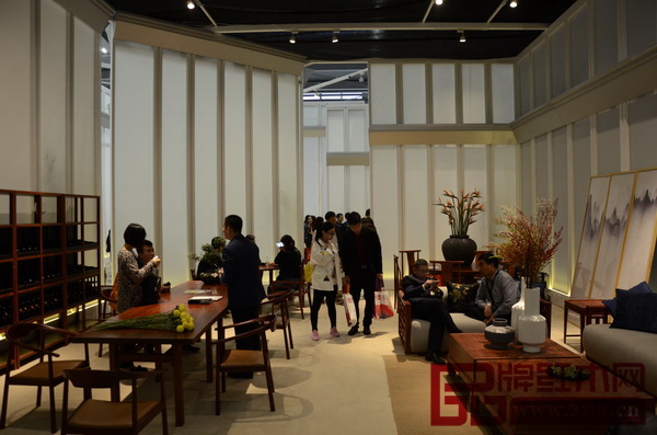 卓木王·杜公子在深圳家具展上備受矚目,展廳內人流不斷 卓木王·杜公子在深圳家具展上備受矚目,展廳內人流不斷