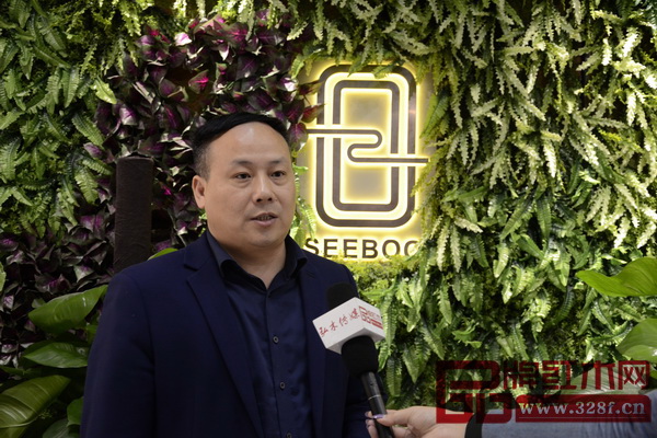 憶古軒·世鉑營銷總監張春祥接受《品牌紅木》記者采訪 憶古軒·世鉑營銷總監張春祥接受《品牌紅木》記者采訪