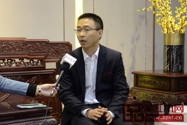 老周家居總經理周金友接受《品牌紅木》記者采訪 老周家居總經理周金友接受《品牌紅木》記者采訪