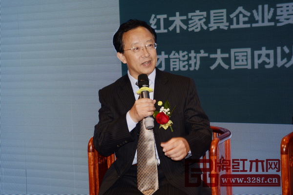 華南農業大學博士生導師李凱夫圍繞“紅木家具企業如何擴大國內以及國際影響力”話題發表個人見解 華南農業大學博士生導師李凱夫圍繞“紅木家具企業如何擴大國內以及國際影響力”話題發表個人見解