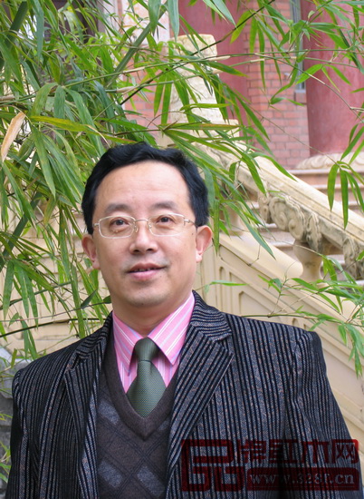 李凱夫 全聯藝術紅木家具專委會專家顧問、華南農業大學博士生導師 李凱夫 全聯藝術紅木家具專委會專家顧問、華南農業大學博士生導師