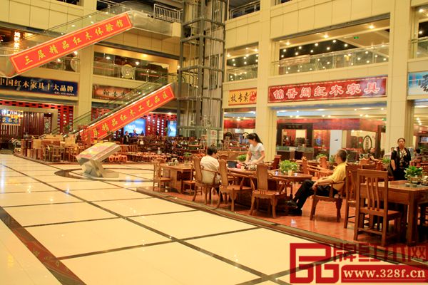 中唐紅木城大堂紅木家具茶臺展示區(qū)