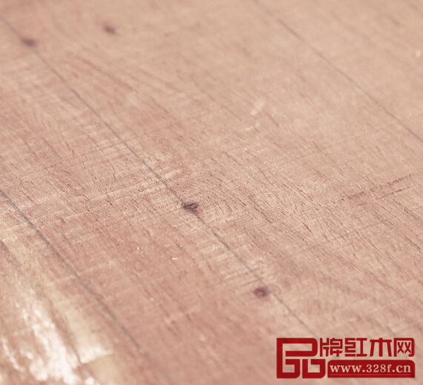 有黑點(diǎn)的地方工人在開料時(shí)會(huì)有意切除,保證后續(xù)工作的完整性 有黑點(diǎn)的地方工人在開料時(shí)會(huì)有意切除,保證后續(xù)工作的完整性