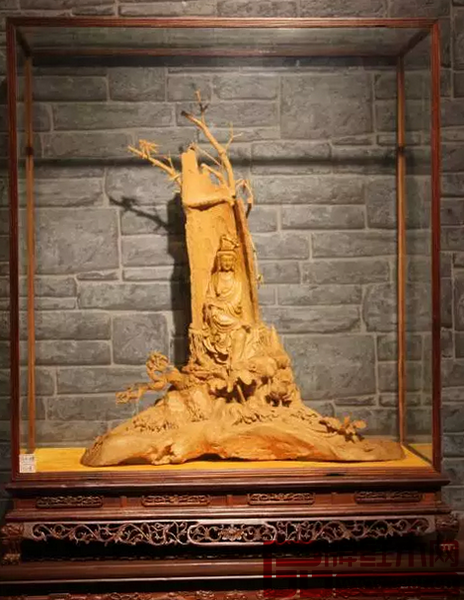 紅古軒雕刻大師何正明奪得“深圳·金鳳凰”工藝品創(chuàng)新設(shè)計獎金獎的作品《自在觀音》 紅古軒雕刻大師何正明奪得“深圳·金鳳凰”工藝品創(chuàng)新設(shè)計獎金獎的作品《自在觀音》