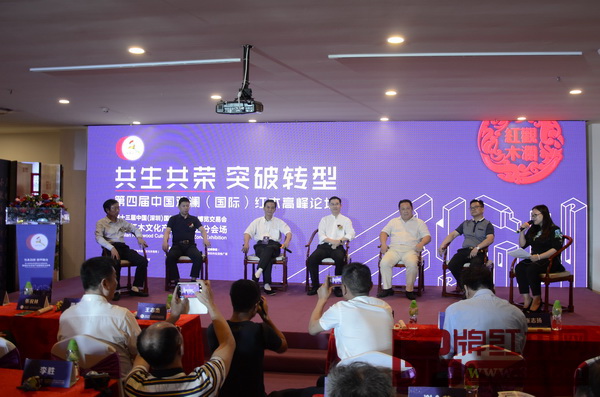 邀請了國內(nèi)外知名的專家、學(xué)者、紅木原材料供應(yīng)商、紅木家具生產(chǎn)商到場共同探討紅木原材料的伐與種、異地辦廠初加工、開發(fā)與管理、再生資源利用等紅木行業(yè)的“疑難雜癥” 邀請了國內(nèi)外知名的專家、學(xué)者、紅木原材料供應(yīng)商、紅木家具生產(chǎn)商到場共同探討紅木原材料的伐與種、異地辦廠初加工、開發(fā)與管理、再生資源利用等紅木行業(yè)的“疑難雜癥”