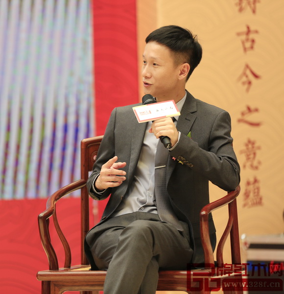 “明清家具的傳承與發(fā)展高峰論壇”上，區(qū)氏臻品總經(jīng)理區(qū)錦澤從四個(gè)方面總結(jié)了區(qū)氏臻品的發(fā)展觀