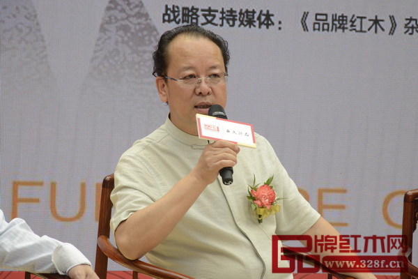 中國家具協會傳統家具專業委員會主席團主席楊波 中國家具協會傳統家具專業委員會主席團主席楊波
