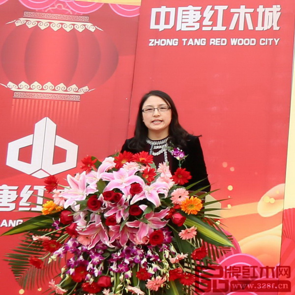 河北省家具協會會長李鳳婕致辭