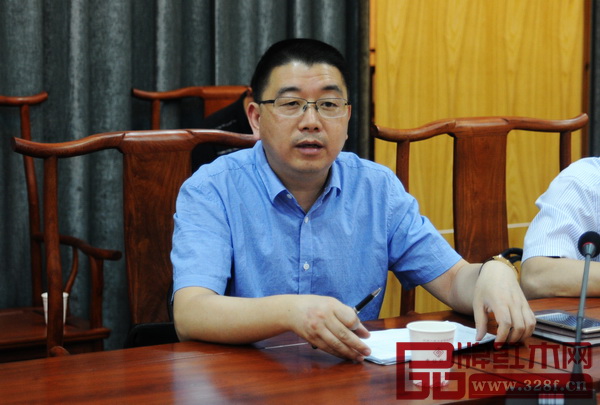 東陽市副市長胡宏立在會上發(fā)言 東陽市副市長胡宏立在會上發(fā)言