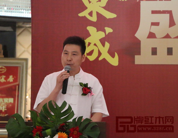 蘭州旗艦店總經(jīng)理吳鋒強(qiáng)致辭