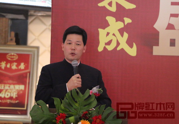 中國家具協(xié)會常務(wù)理事、東成紅木董事長張錫復(fù)講話