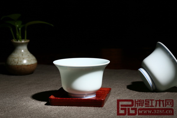 區氏臻品藍邊馬蹄杯 區氏臻品藍邊馬蹄杯