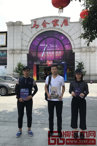首屆中國新中式紅木家具大會干事走進(jìn)對廣州吉盛偉邦、香江家居、馬會家居等進(jìn)行走訪，和紅木家具品牌加盟商、終端門店進(jìn)行充分交流