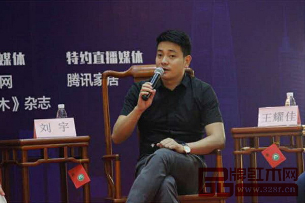 全聯(lián)藝術(shù)紅木家具專業(yè)委員會(huì)常務(wù)副主任單位—中山憶古軒總經(jīng)理劉宇表示，經(jīng)銷商要從思想與行動(dòng)上將銷售升級(jí)為營(yíng)銷，多措齊下，服務(wù)好終端客戶