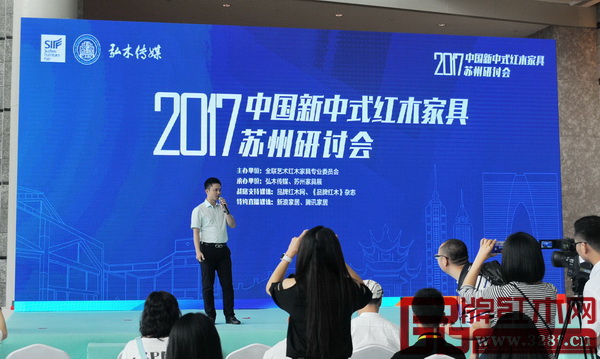 全聯(lián)藝術(shù)紅木家具專業(yè)委員會(huì)執(zhí)行會(huì)長、弘木傳媒CEO林偉華分享了五個(gè)招數(shù)助力經(jīng)銷商擺脫合作品牌“選擇困難癥” 全聯(lián)藝術(shù)紅木家具專業(yè)委員會(huì)執(zhí)行會(huì)長、弘木傳媒CEO林偉華分享了五個(gè)招數(shù)助力經(jīng)銷商擺脫合作品牌“選擇困難癥”