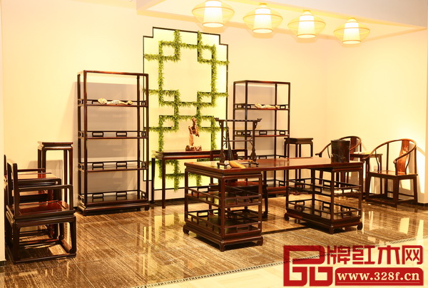 泰和園展出的紅木家具,均為中國傳統工藝大師、中國紅木家具行業貢獻終身成就獎獲得者邵湘文監制設計 泰和園展出的紅木家具,均為中國傳統工藝大師、中國紅木家具行業貢獻終身成就獎獲得者邵湘文監制設計