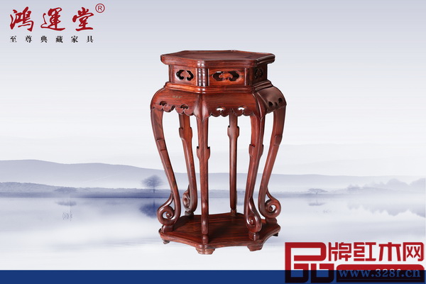 鴻運堂改良的《大紅酸枝高束腰三彎腿六角形花幾》獲得“受市場歡迎的中山紅木家具十大精品” 鴻運堂改良的《大紅酸枝高束腰三彎腿六角形花幾》獲得“受市場歡迎的中山紅木家具十大精品”