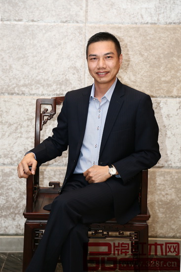 中國紅木家具杰出青年企業家、鴻運堂總經理蕭耀能 中國紅木家具杰出青年企業家、鴻運堂總經理蕭耀能