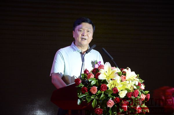 廣東省湖南商會秘書長徐慶如上臺致辭 廣東省湖南商會秘書長徐慶如上臺致辭