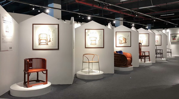 “15年新中式家具經典作品展”展出由全國知名專家、院校學者及組委會聯合推薦的數十款新中式經典家具