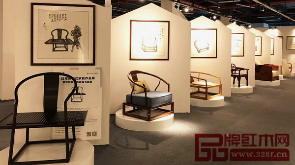 “15年新中式家具經典作品展”展出由全國知名專家、院校學者及組委會聯合推薦的數十款新中式經典家具 “15年新中式家具經典作品展”展出由全國知名專家、院校學者及組委會聯合推薦的數十款新中式經典家具