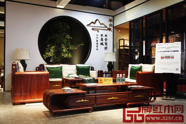 東境·半山水《見(jiàn)南山沙發(fā)》榮獲“首屆中國(guó)新中式紅木家具新意思設(shè)計(jì)獎(jiǎng)·銀獎(jiǎng)” 東境·半山水《見(jiàn)南山沙發(fā)》榮獲“首屆中國(guó)新中式紅木家具新意思設(shè)計(jì)獎(jiǎng)·銀獎(jiǎng)”