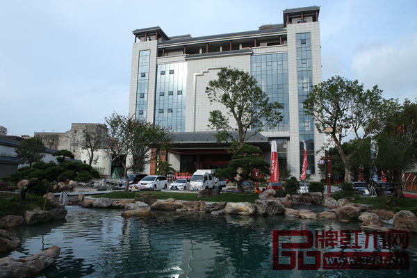 中國國壽紅木家居文化藝術館外景大氣雄偉 中國國壽紅木家居文化藝術館外景大氣雄偉